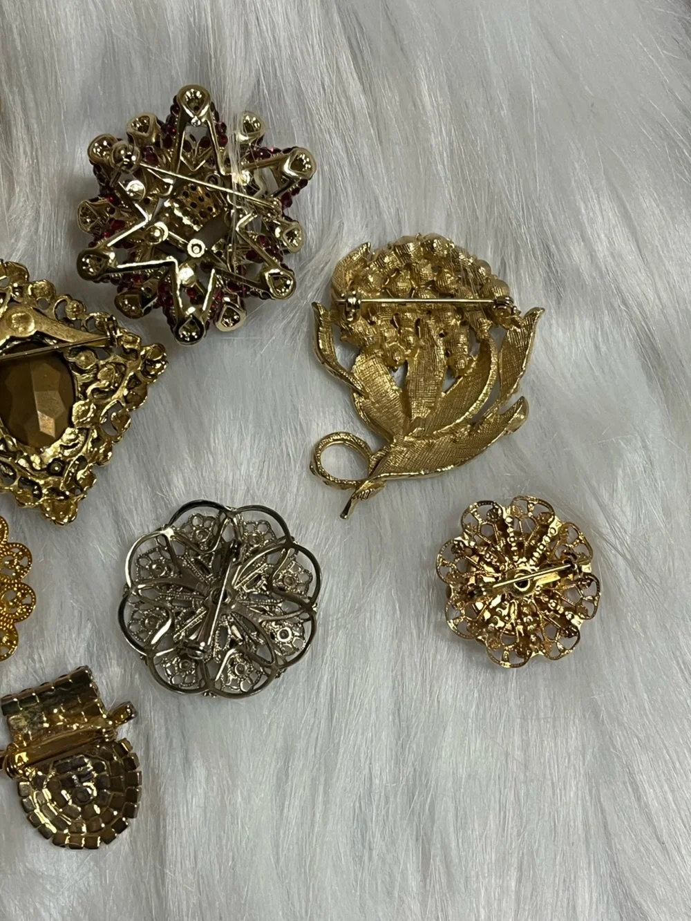 Vintage Brooch Lot - Picture 12 of 13